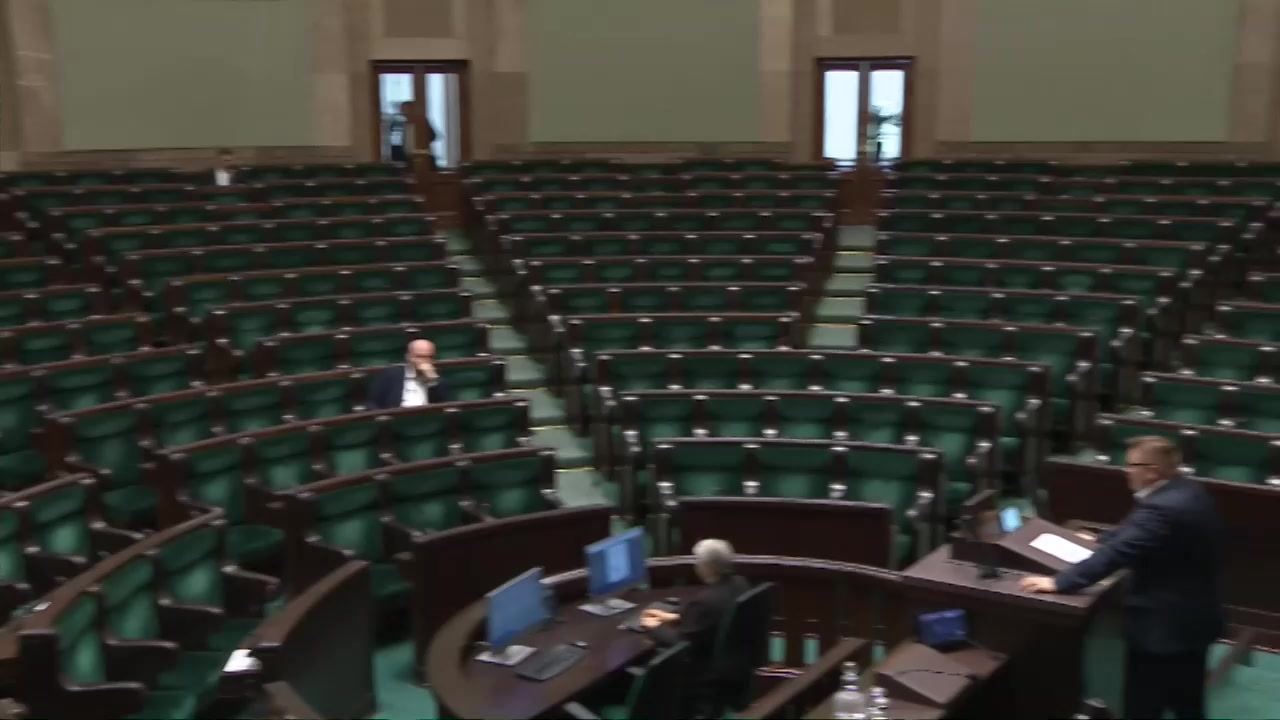 Sala posiedzeń Sejmu, 24 czerwca 2025, 13:30: prawie puste ławy poselskie